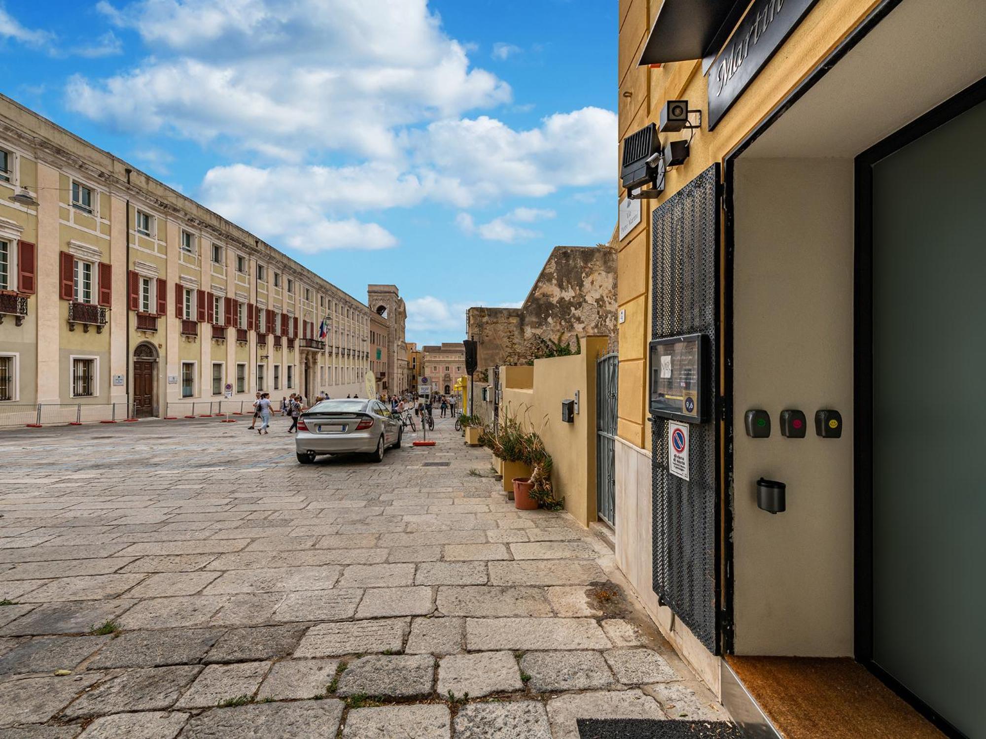 Suite Martini Al Castello Кальяри Экстерьер фото