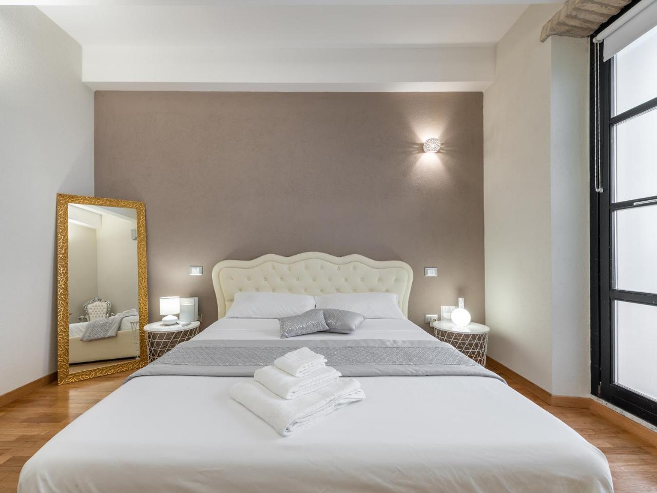 Suite Martini Al Castello Кальяри Экстерьер фото